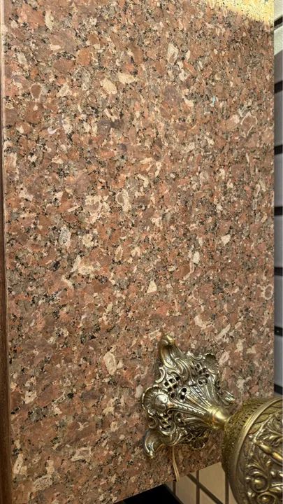 Armarinho lindo de vidro madeira e mármore  - Foto 2