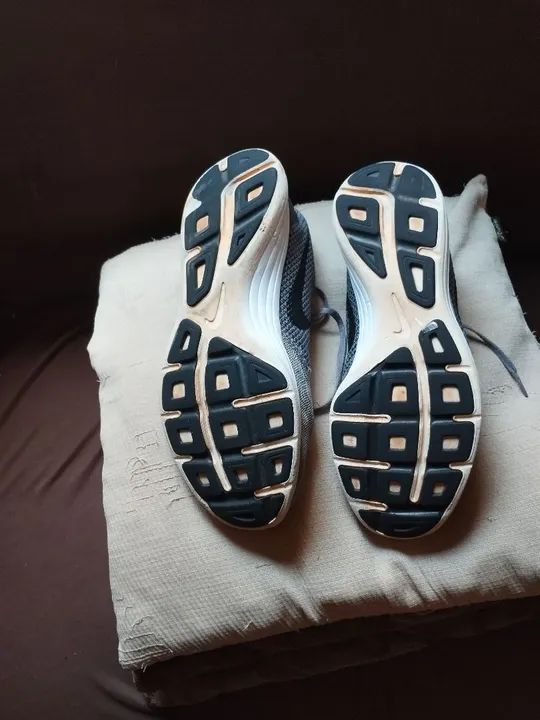 Tênis Nike Revolution 3 cinza Tam 40 26,5cm em bom estado sem rasgos - Foto 3