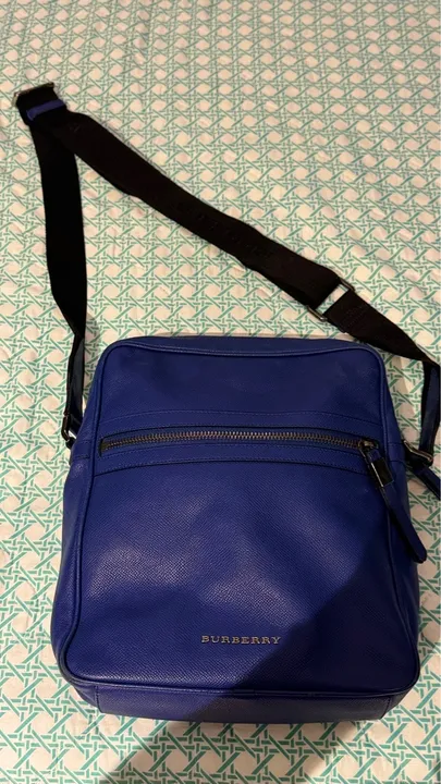 Bolsa transversal Burberry Azul, impecável