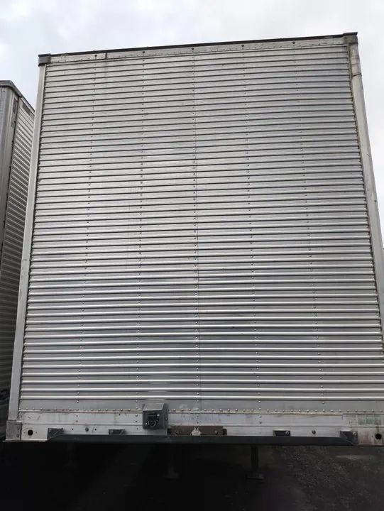 Vendo Carreta baú 3 eixos para 30 paletes ano 2015 - Foto 4