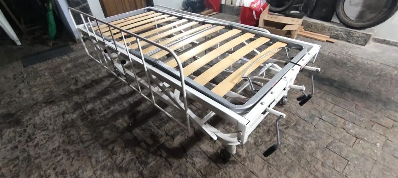 Cama Hospitalar Manual com Rodízios - Foto 5