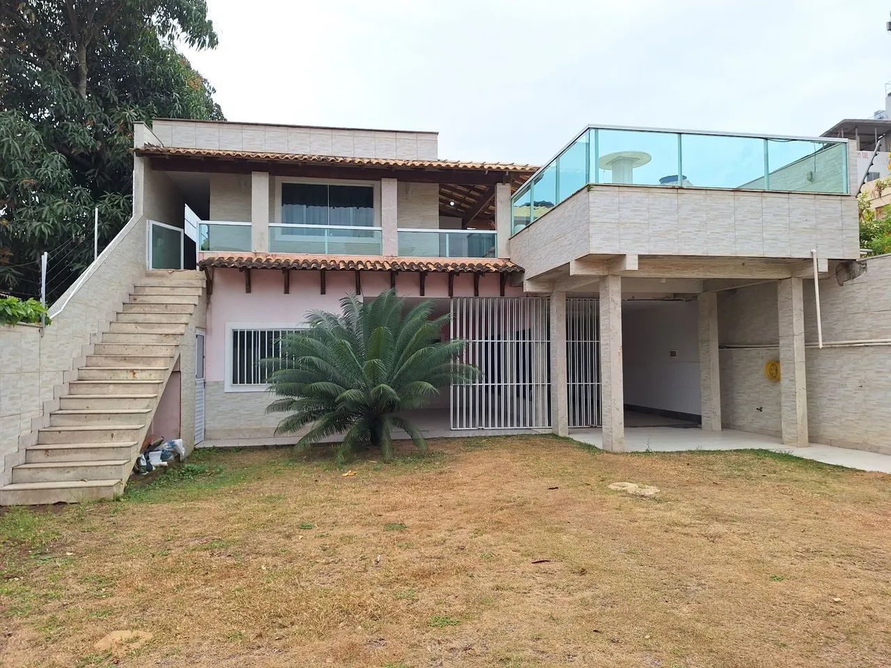 Imóvel beira mar com 02 casas em lote grande em Piúma ES OPORTUNIDADE