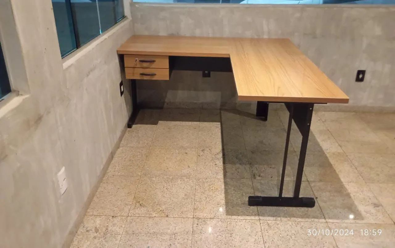 Mesas em L com gaveta 150x150 , fabricação própria 