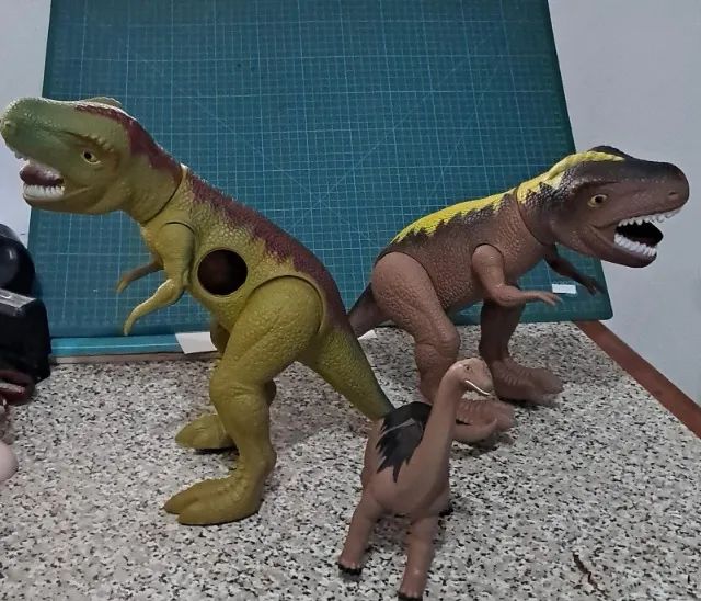 03 Dinossauros  Emborrachados 2X30cm e 1X17cm  - Foto 2