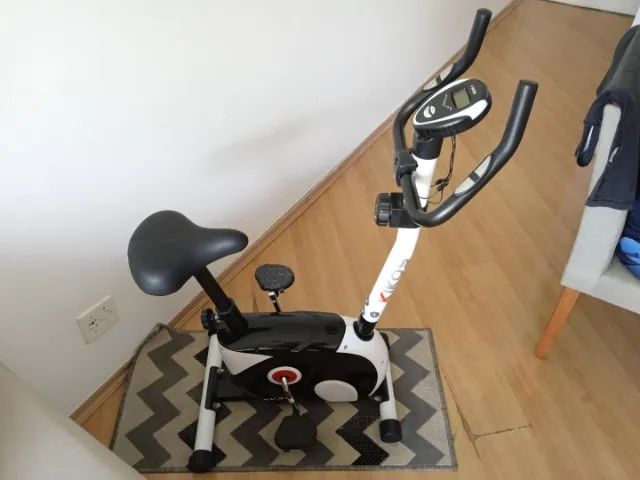 Bicicleta ergométrica Kikos KV 3.1i Magnética - 8 Níveis de Esforço em Aço Branco - Foto 4