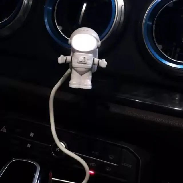 Mini Luz de Leitura USB Astronauta - Foto 2