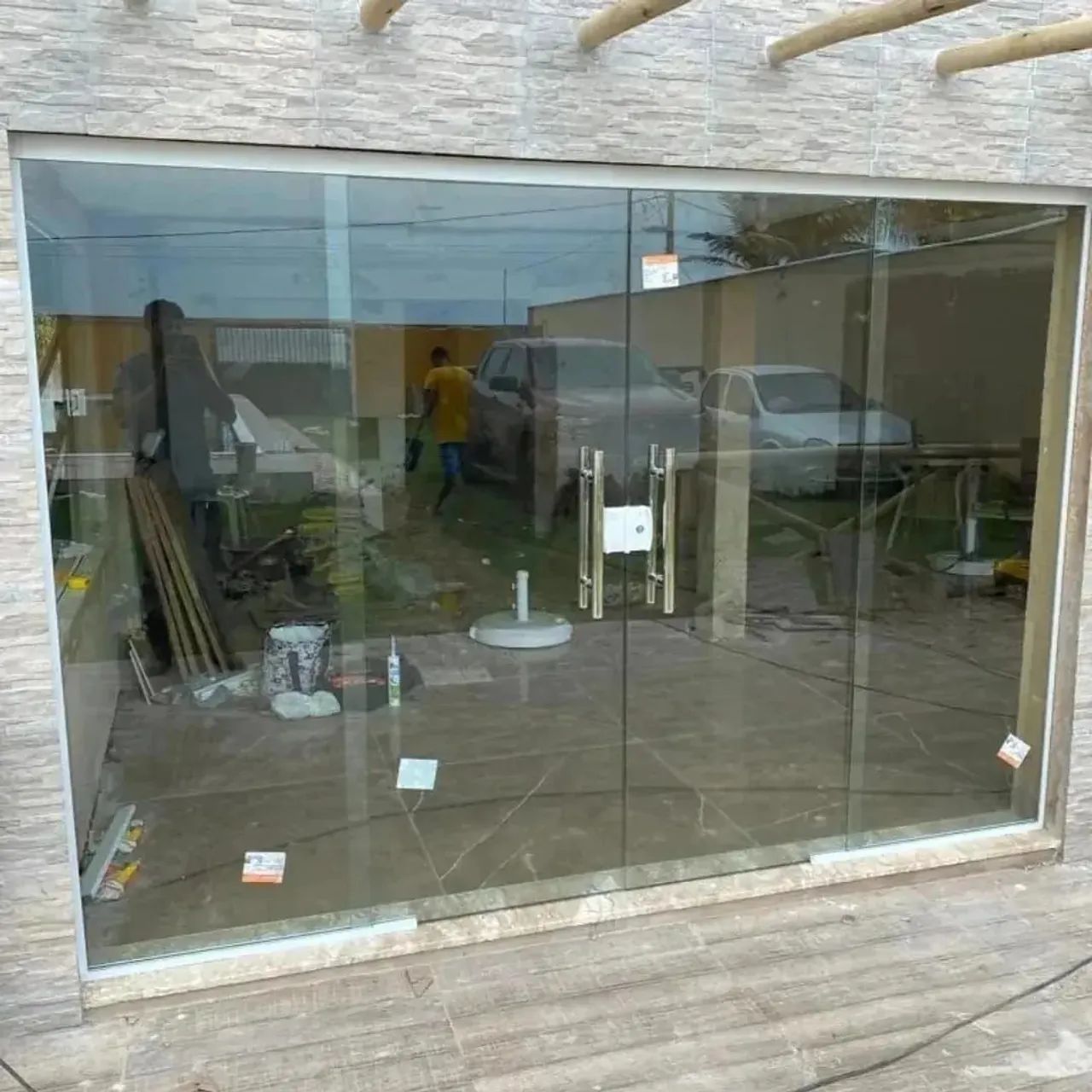 Carlos vidro.. distribuidora de espelhos e vidro comum