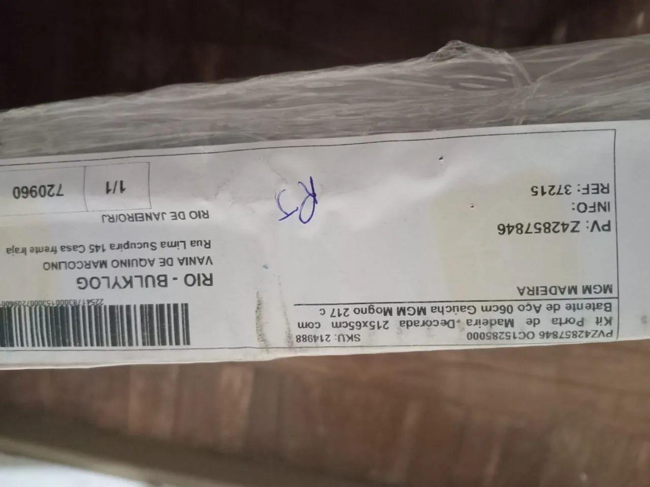 Porta de madeira maciça com design moderno - Foto 4