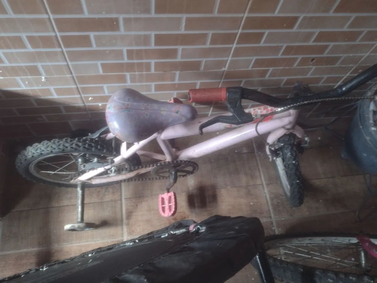 Bicicleta Infantil Rosa - Tamanho Pequeno - Foto 2