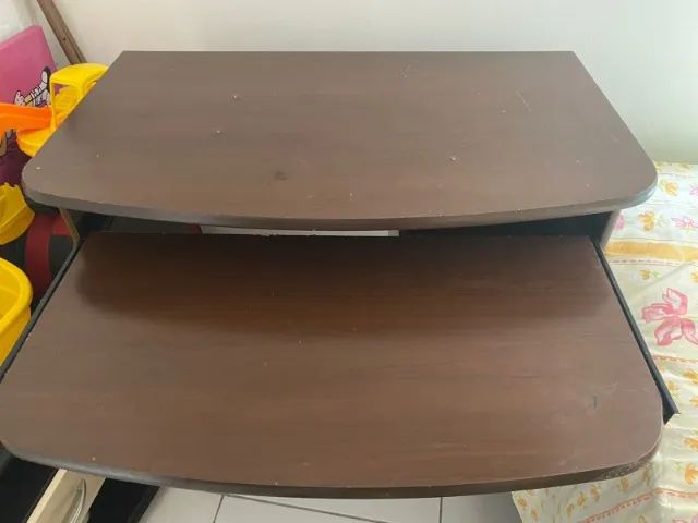 Escrivaninha com gaveta para teclado e rodinhas - Foto 2