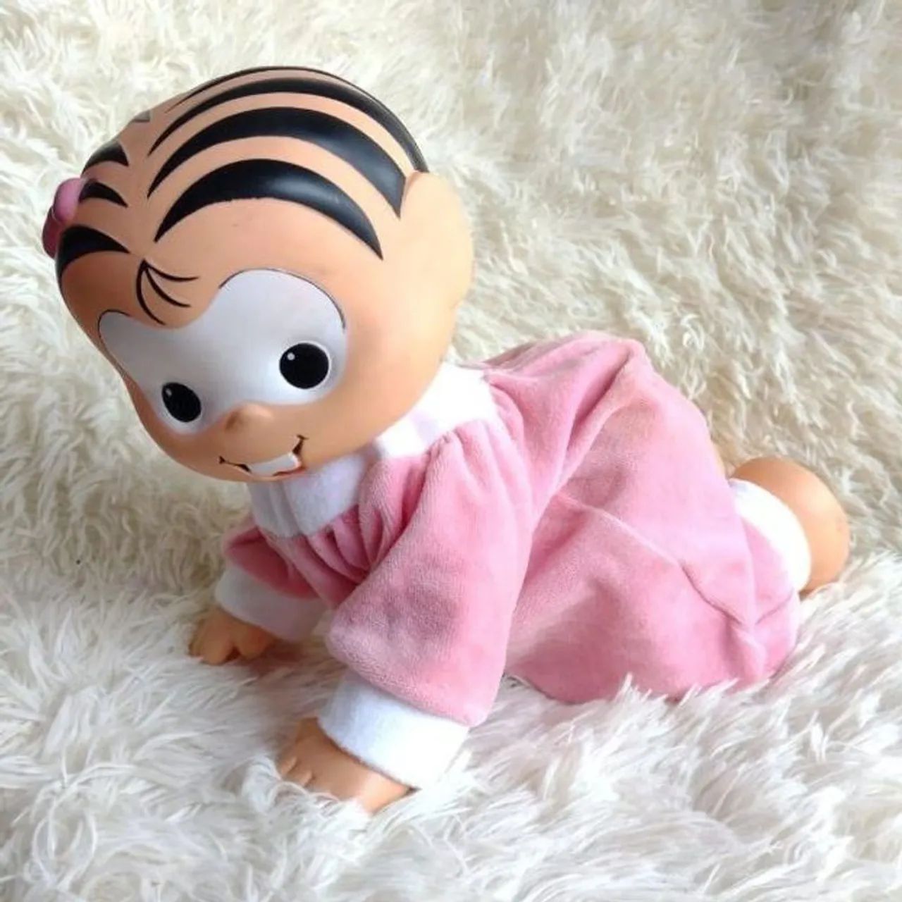 Mônica antiga fala e engatinha 