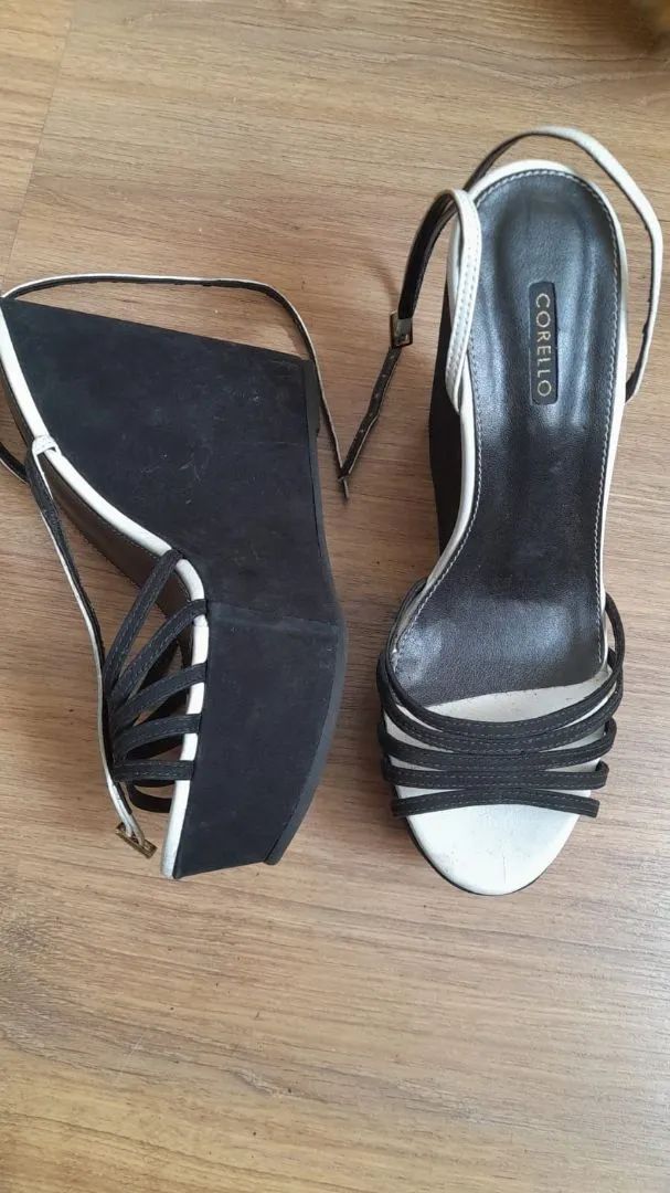 Sandálias Anabela pretas de salto alto - Foto 5