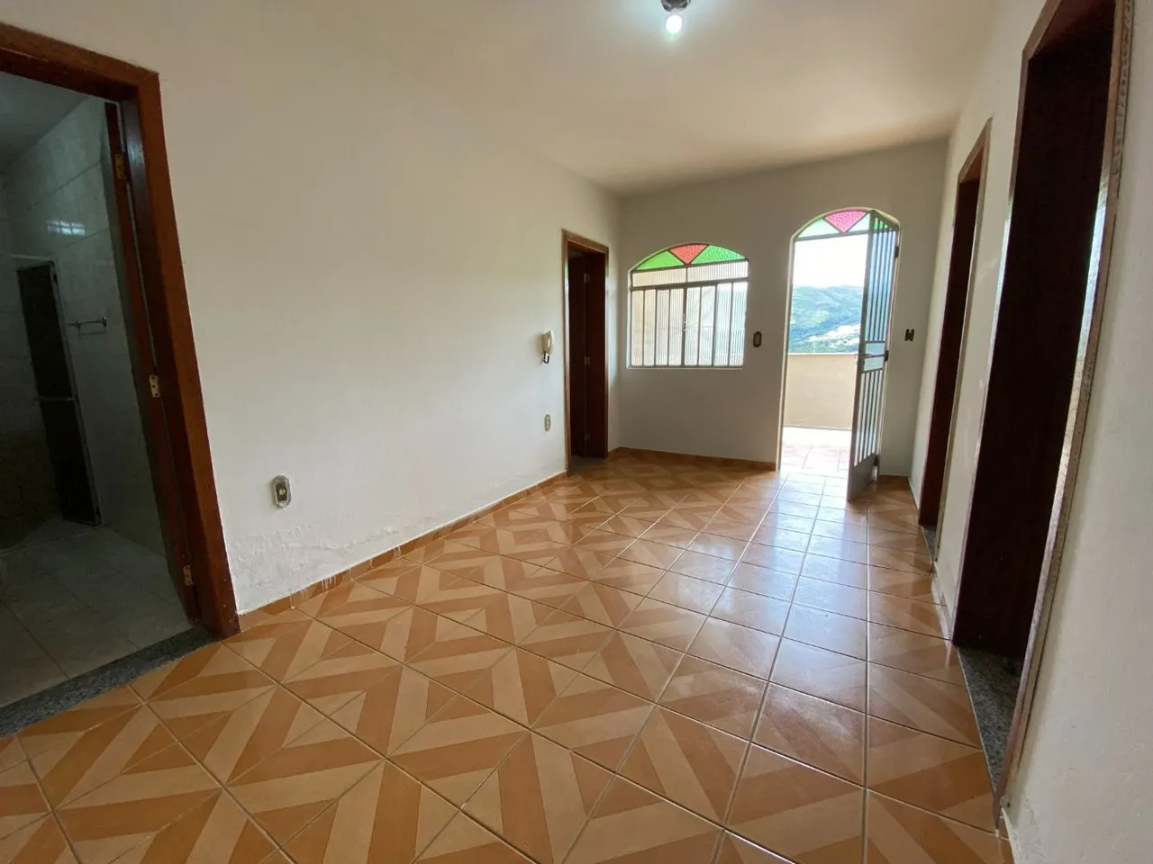 Casa de 2 quartos com quintal para alugar no Palmeiras!