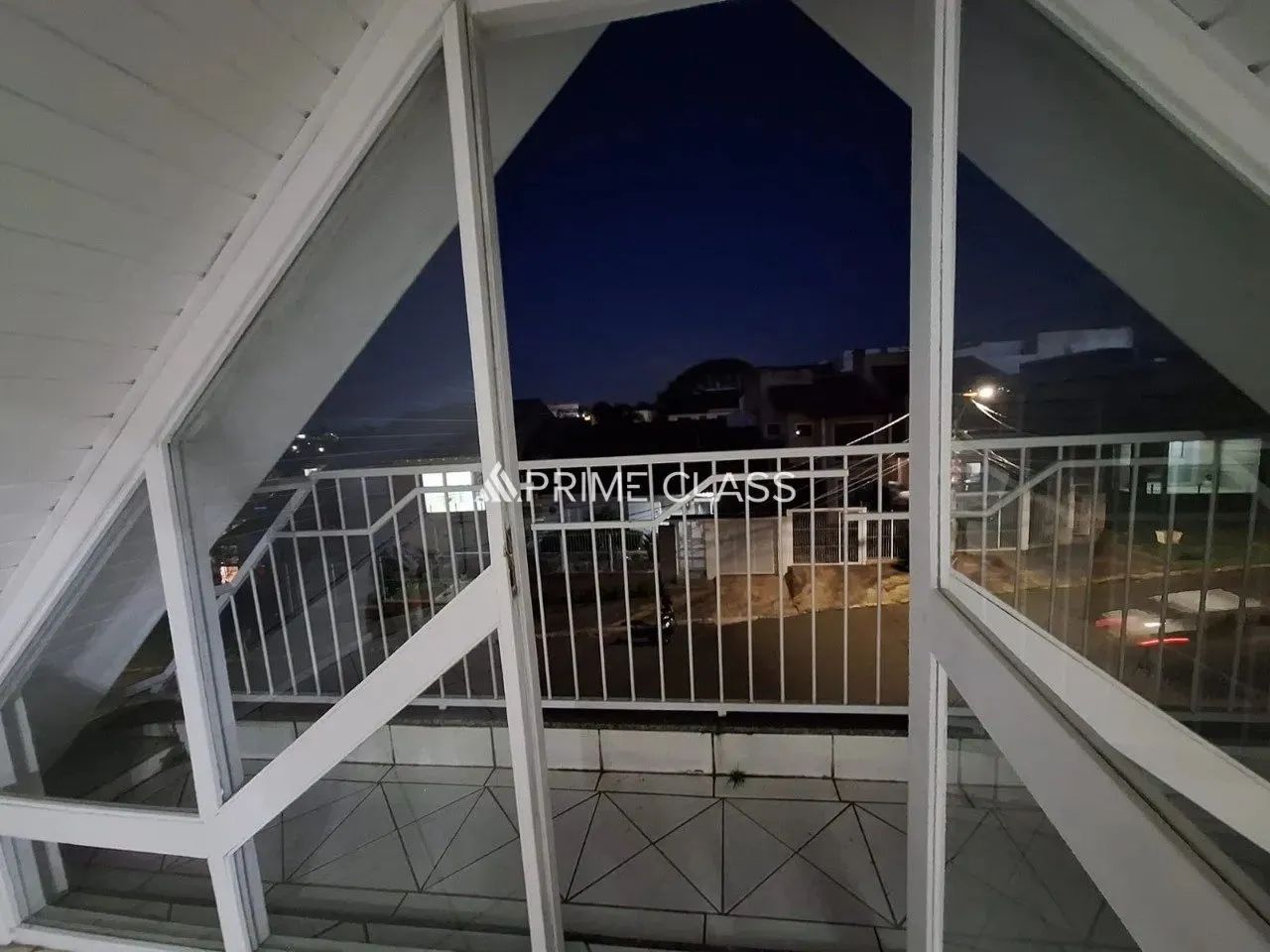 Sobrado 3 Dormitórios sendo 1 suíte , pátio com piscina . Á venda no Bairro Bela Vista - C - Foto 12