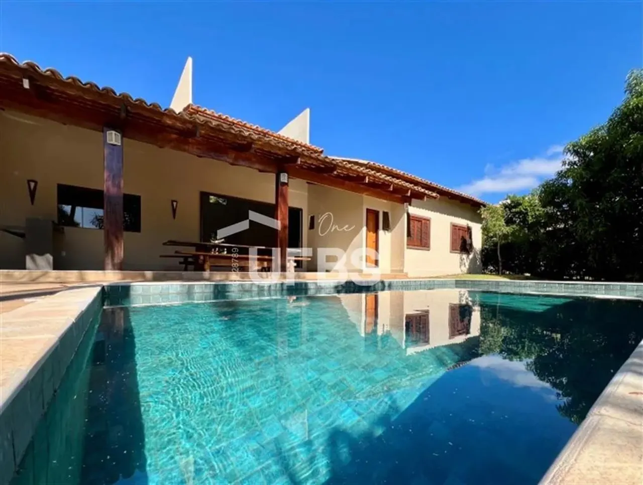 Casa térrea no Aldeia do Vale, lote com 1.296m² e 330m² de construção, com 5 suítes, 4 suí