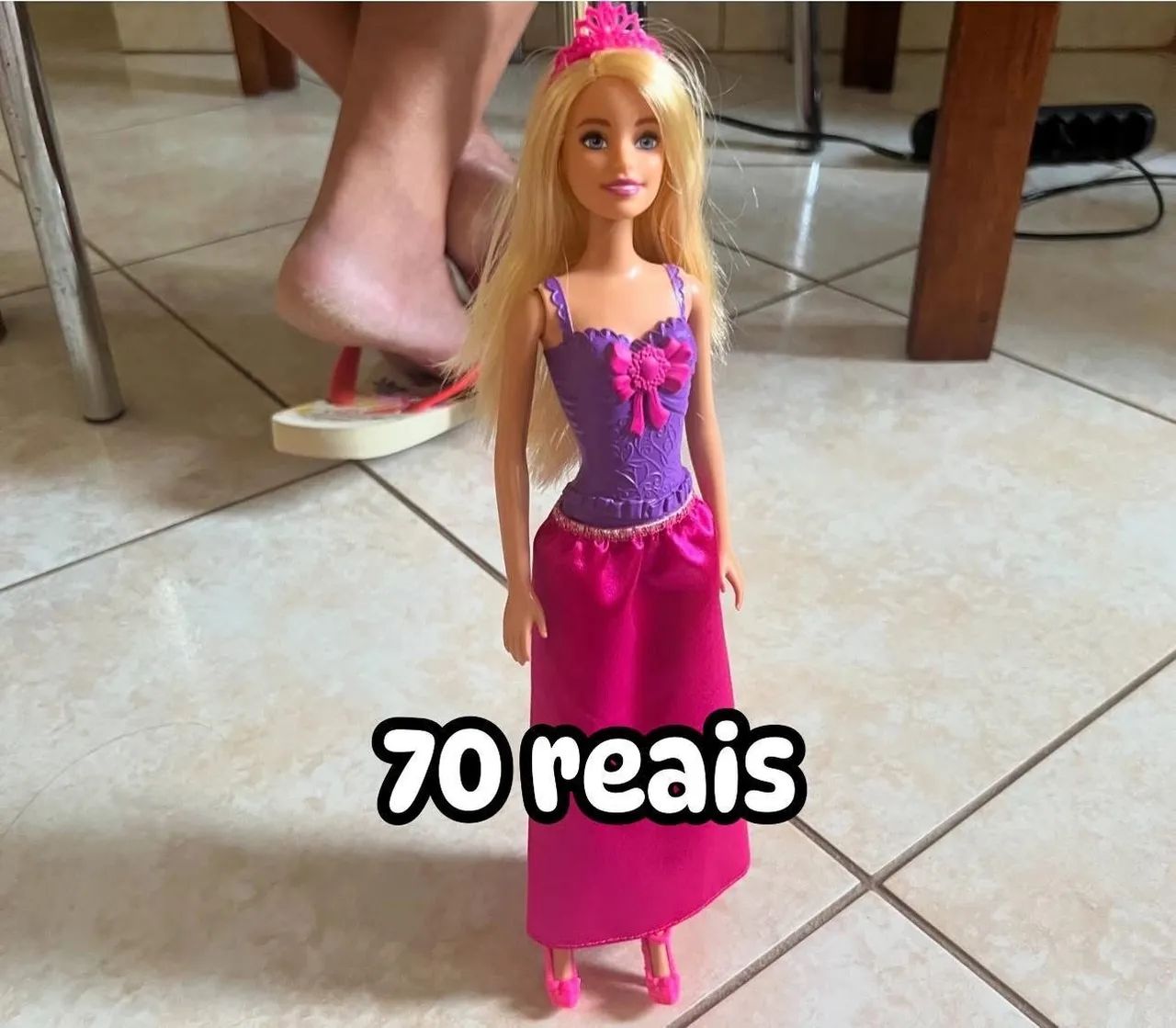 Boneca Barbie Princesa com Tiara - Linda! - Foto 4