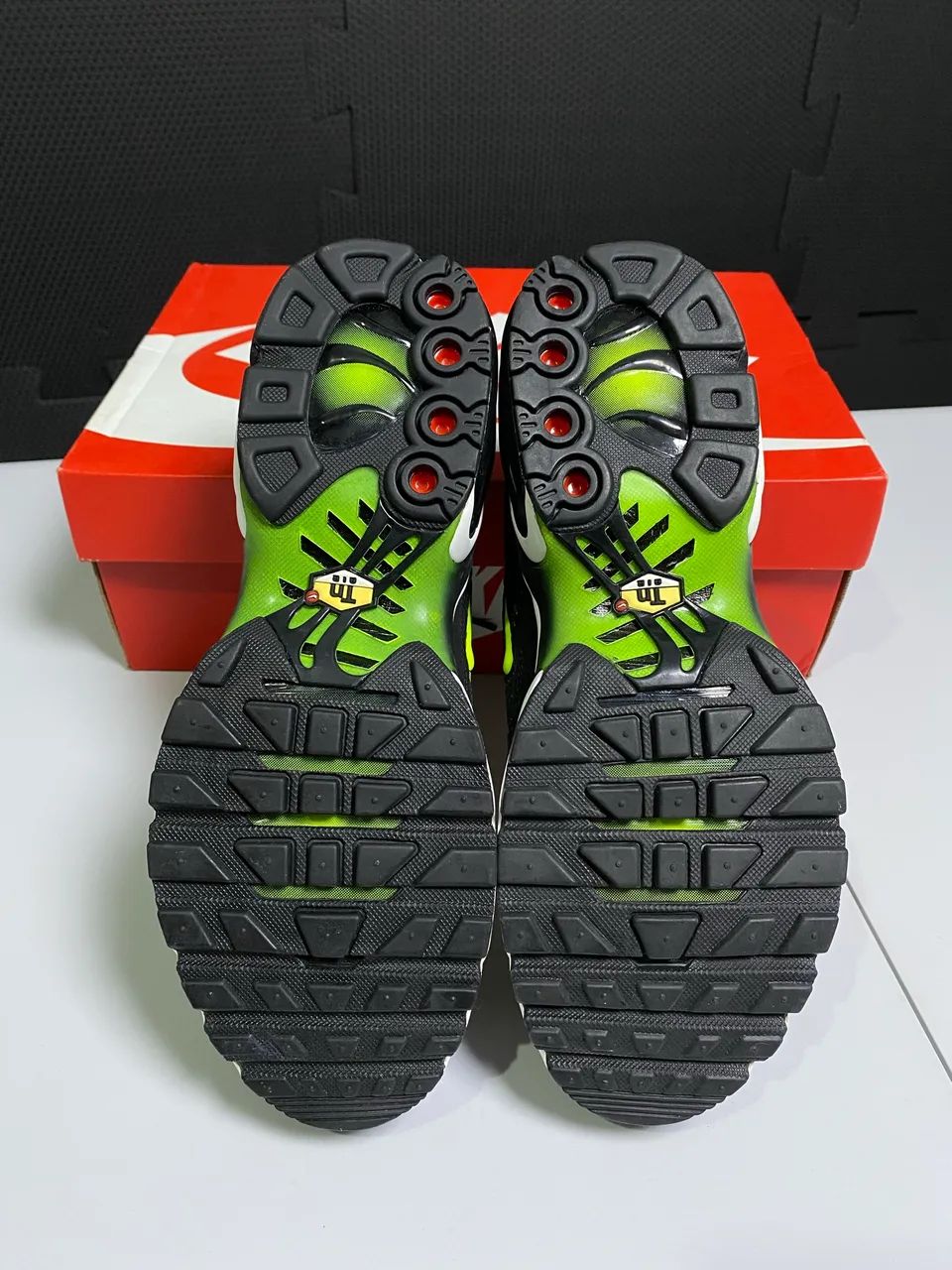 Nike Air Max Plus 'Black Volt' 2018 - Foto 4