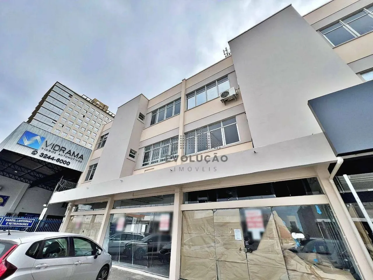 Ótima Sala Comercial na Av. Presidente Kennedy, Campinas Sâo José SC