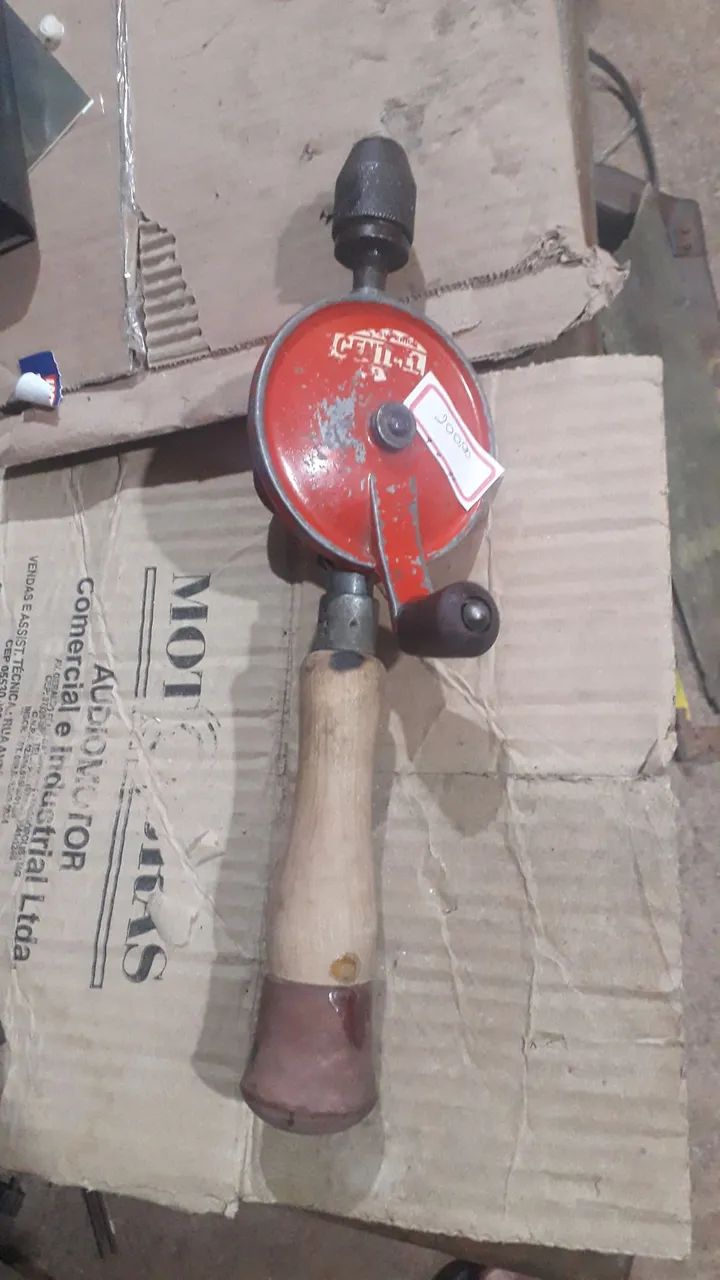 Furadeira manual antiga 64961554542978120