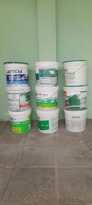 9 Baldes de 20 litros com tampa