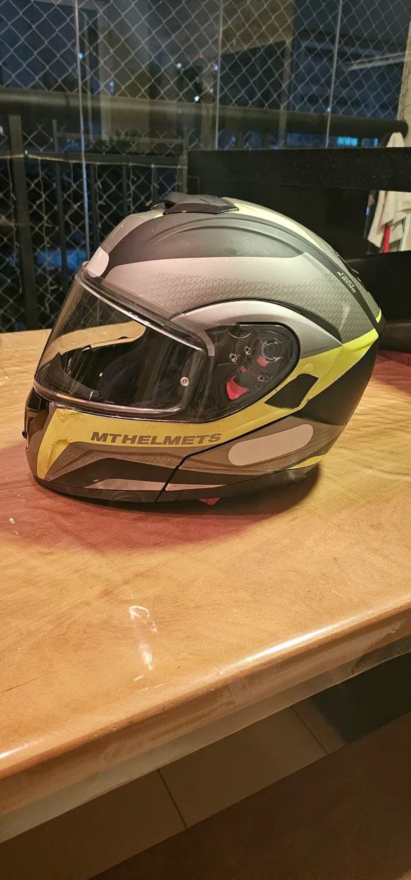 Capacete MT Helmets Atom Escamoteavel com Óculos 
