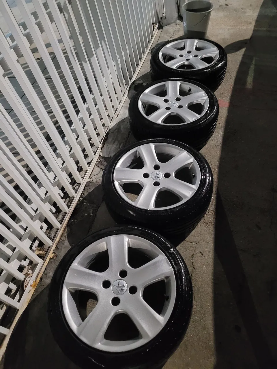 Rodas Ariane aro 16 4x108 com pneus excelentes