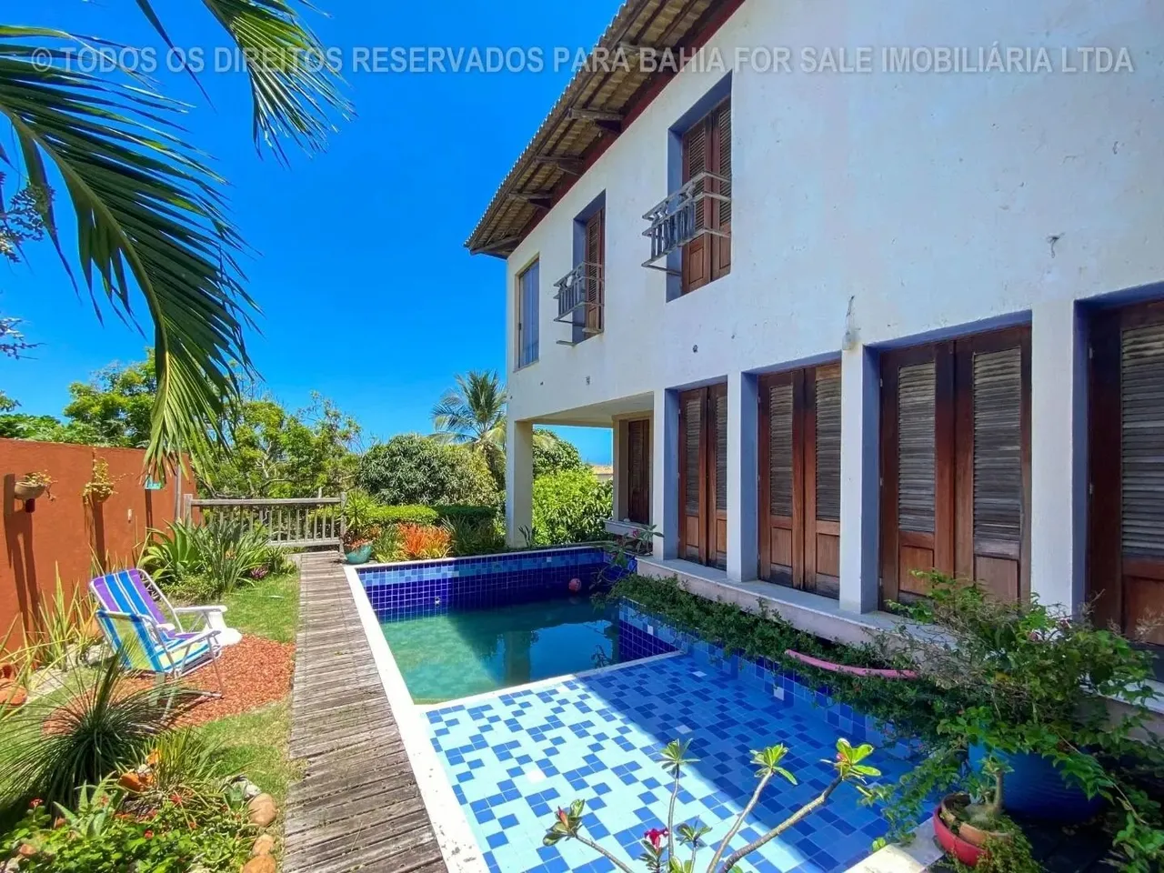 Casa em Vilas do Atlântico: 4 Quartos (2 Suítes), 268m² e Perto de Tudo!