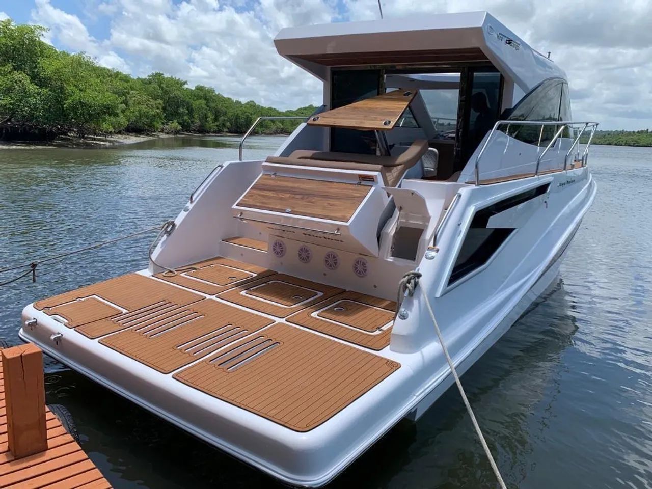 Lancha royal mariner 40 pés ano 2022 praticamente zero 179h de uso  - Foto 4