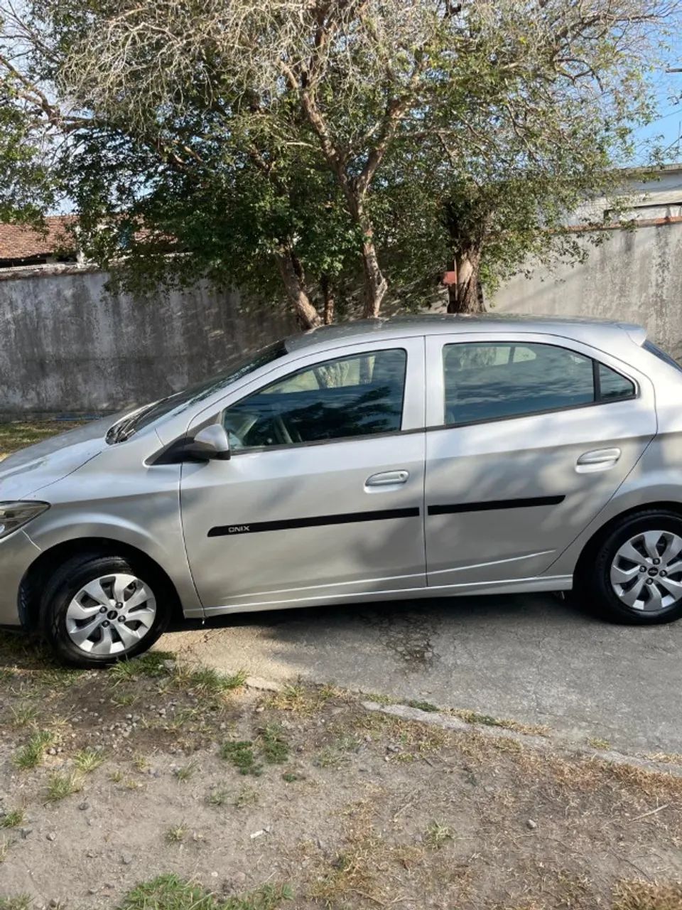 onix LT 1.o flex completo 2014