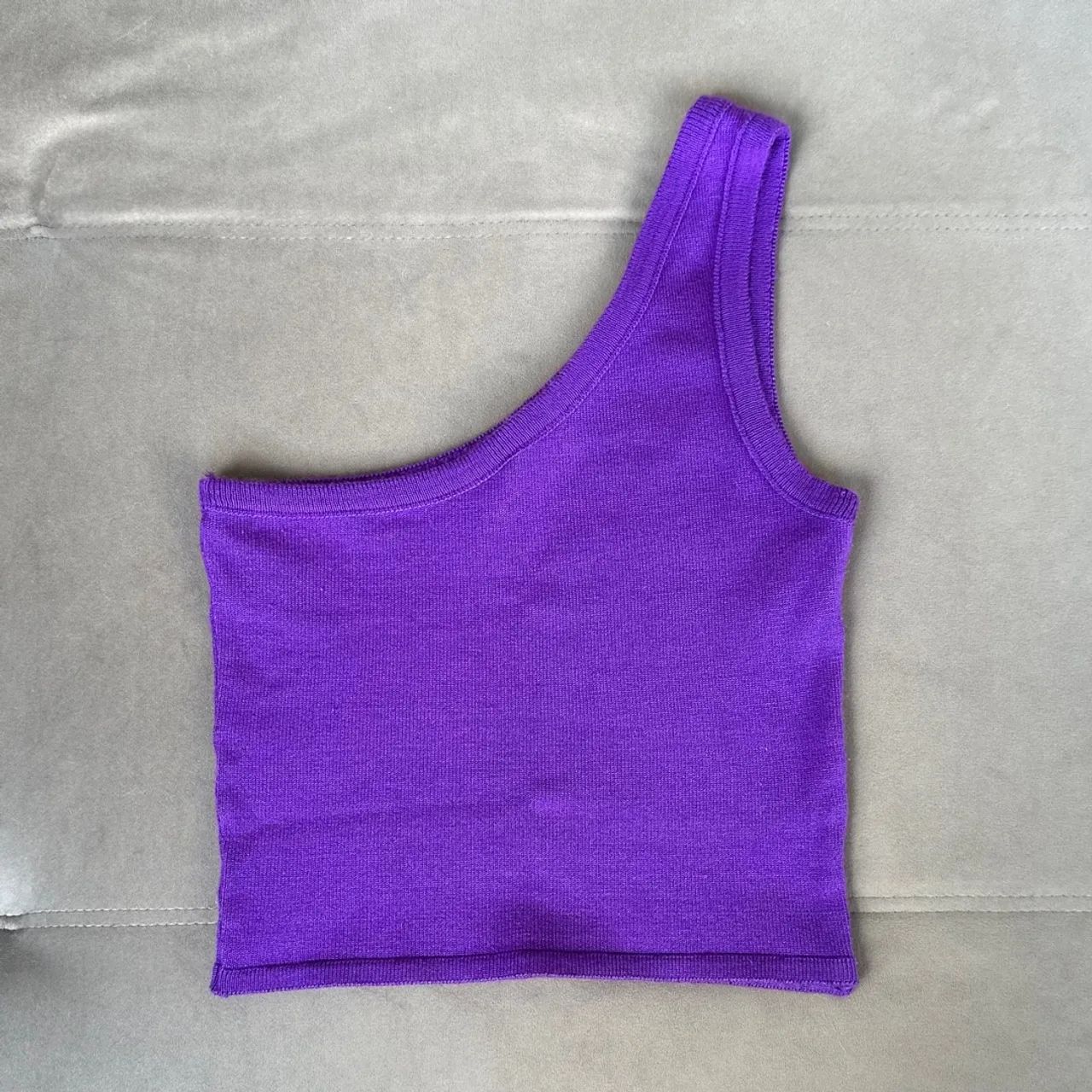 Regata Top Cropped Roxo Ombro Único 