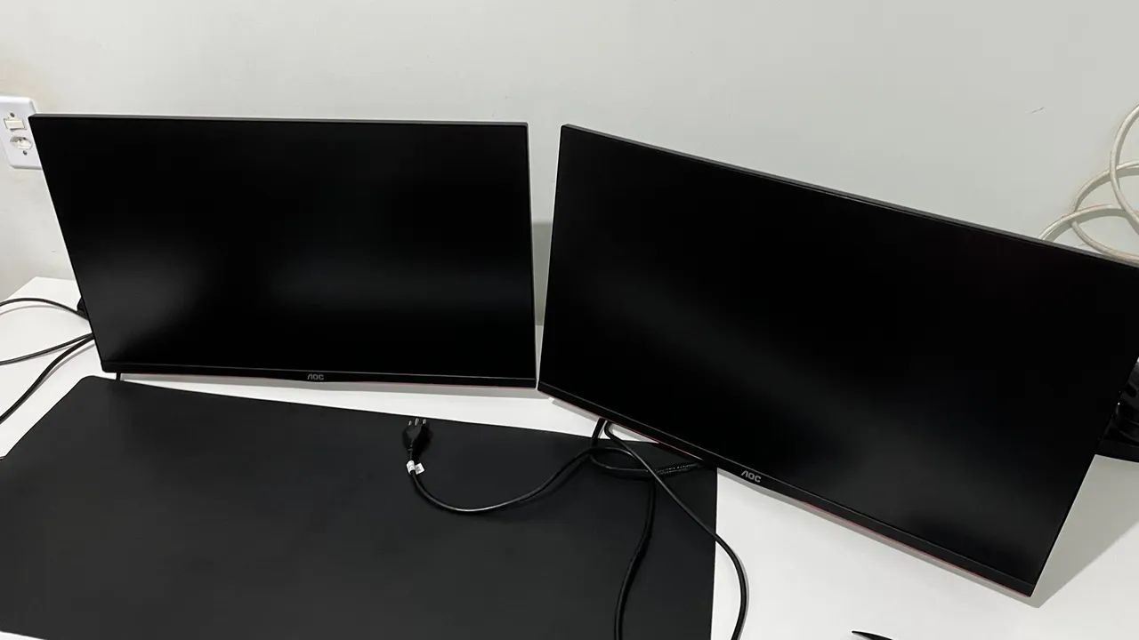 Dois Monitores AOC - Ótimos para trabalho e jogos!