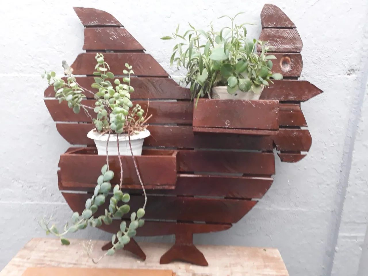 Suporte de plantas em forma de galinha
