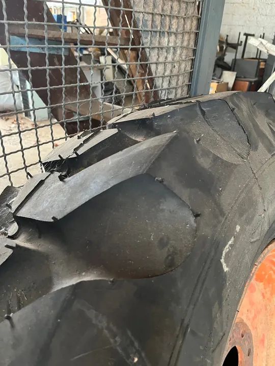 Pneu para Trator 14.00-24 e roda traseira  - Foto 3