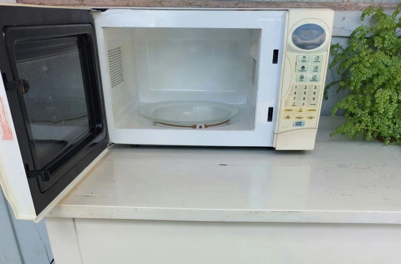 Vendo Micro-ondas Philco 22Litros Funcionando  - Foto 2