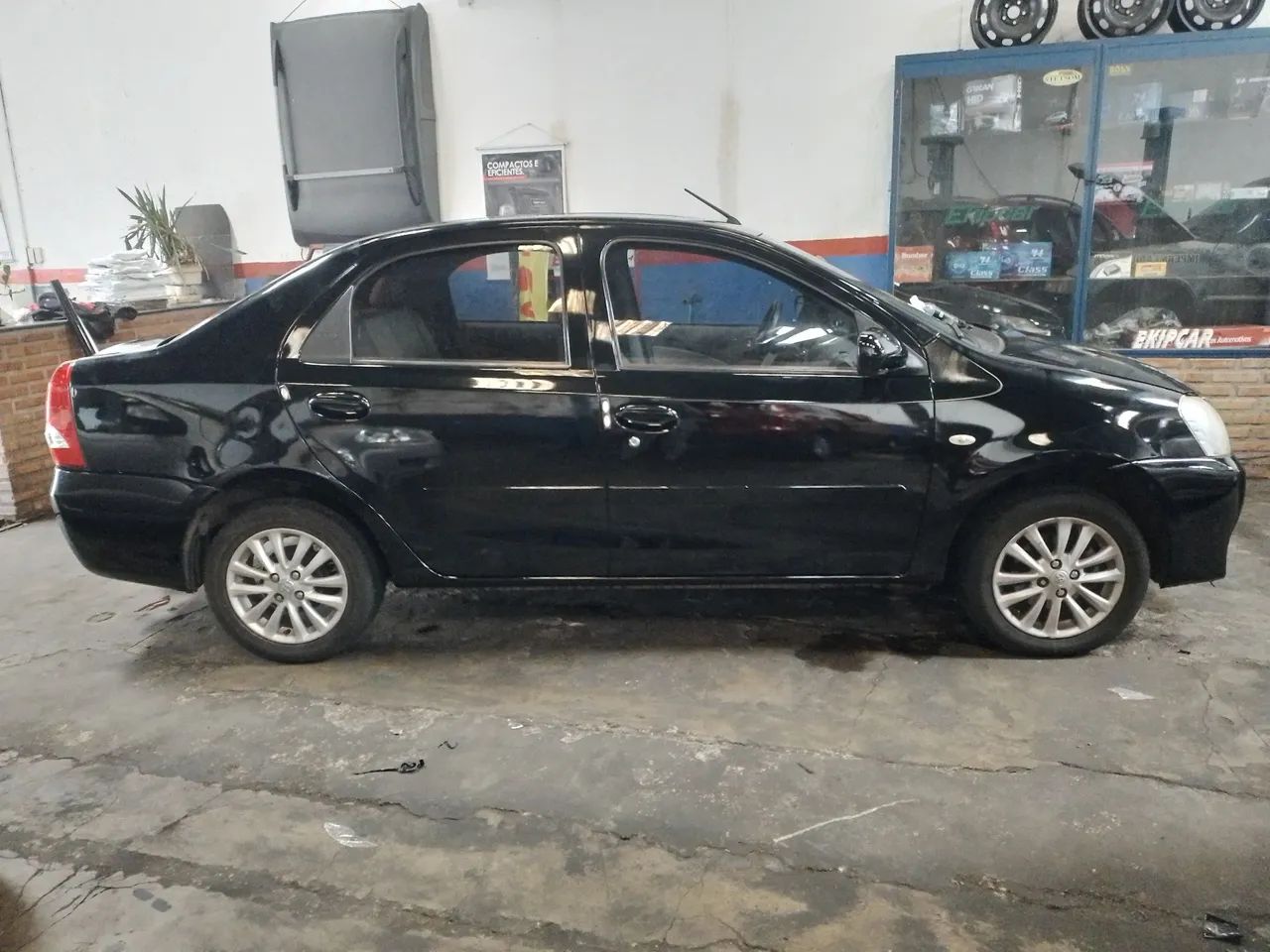 Envelopamento profissional de carros  - Foto 3