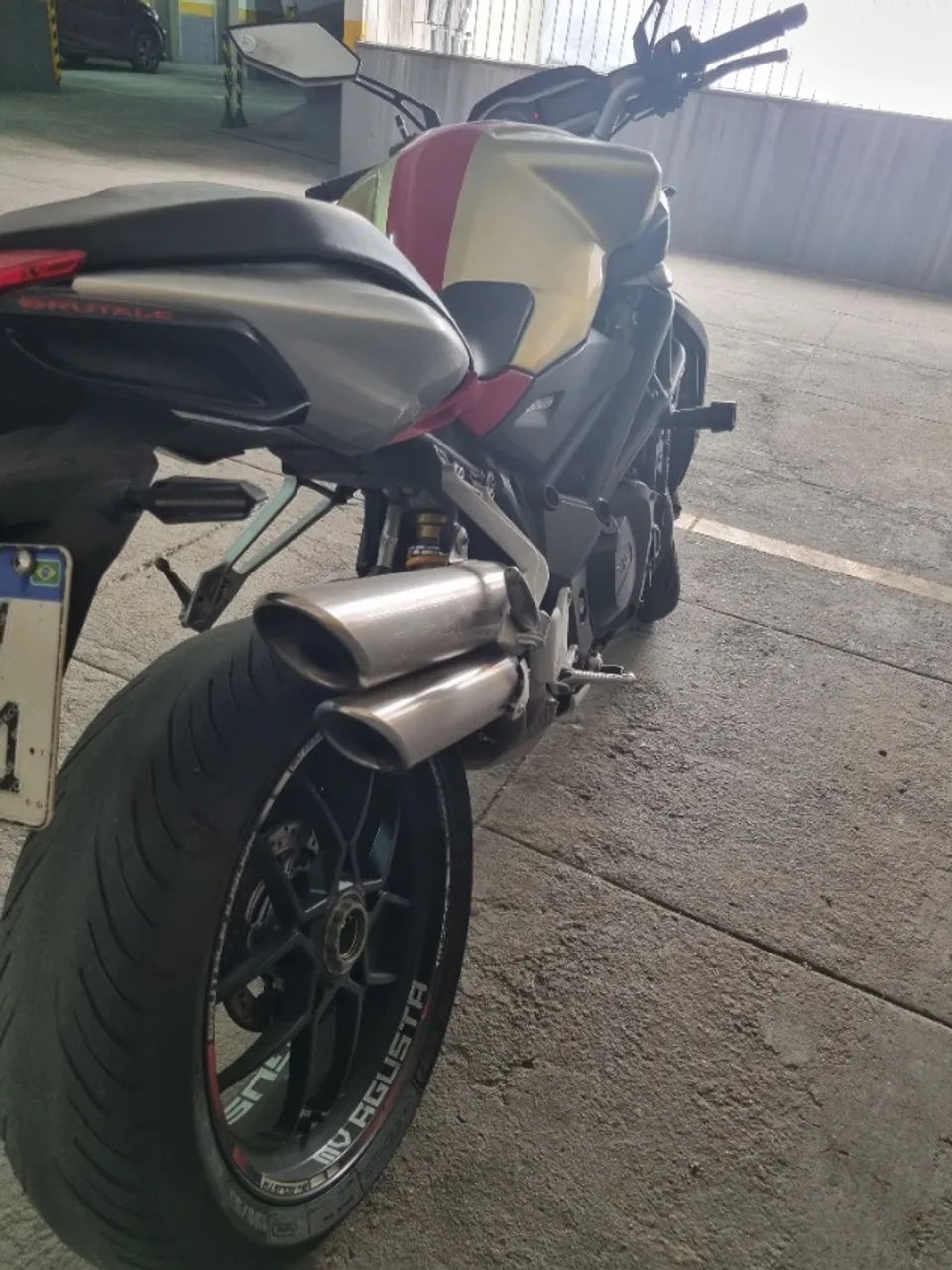 MV Agusta Brutale 1090R - Foto 3