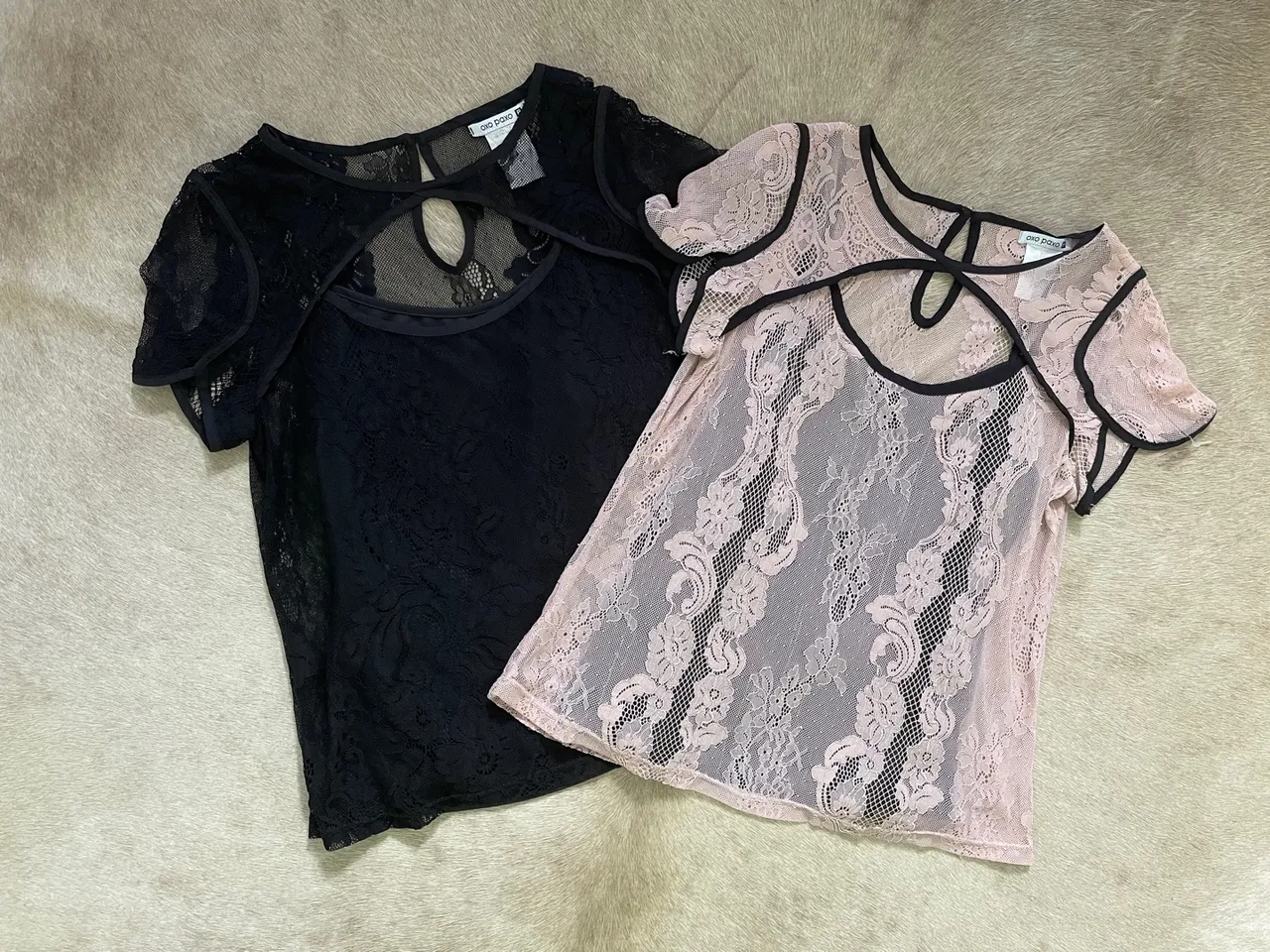 Dupla de blusas femininas em renda
