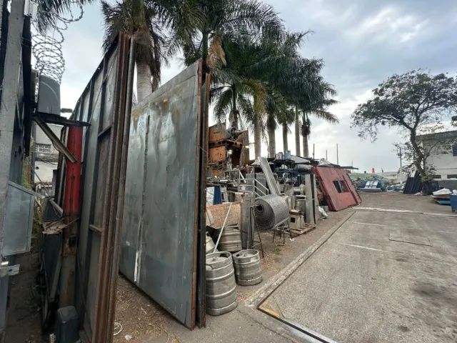 Portão (Estruturas para portões ou divisórias)64169921481346124