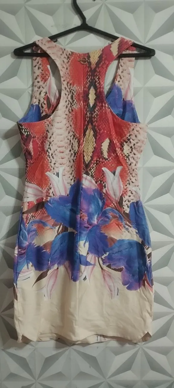 Vestido estampado floral e animal print