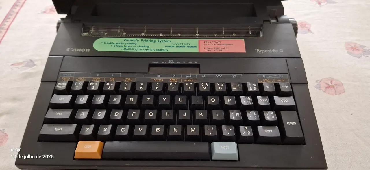 Máquina de escrever Canon Typestar 2