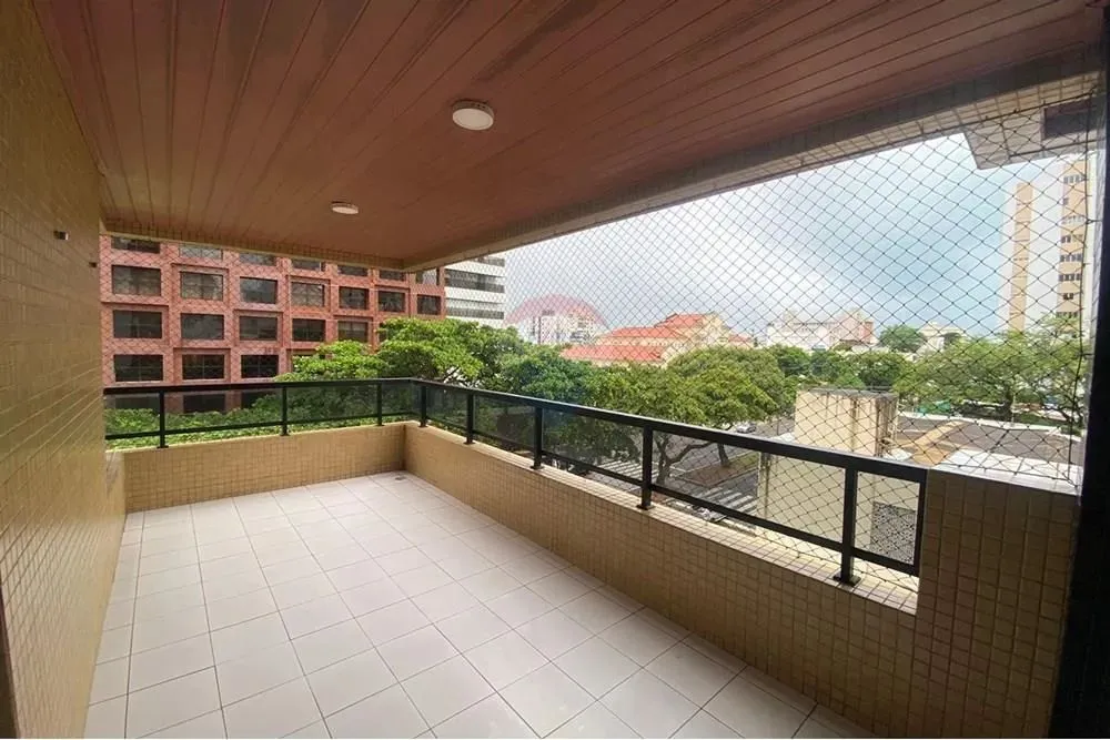 Conforto de casa, segurança de apartamento em Petrópolis: 245m², 5 suítes e lazer completo