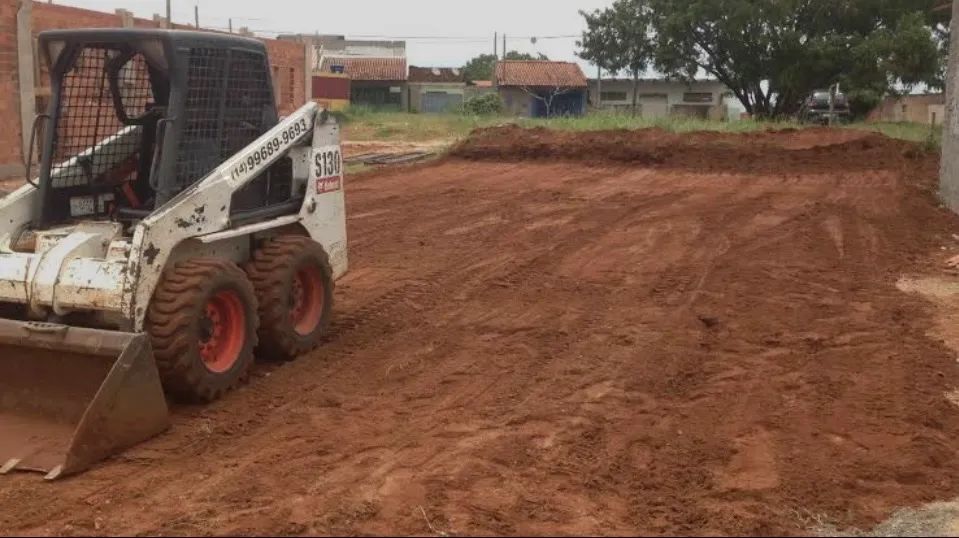 Terraplanagem, limpeza de terrenos, aterro, demolição, perfuração de brocas  - Foto 2