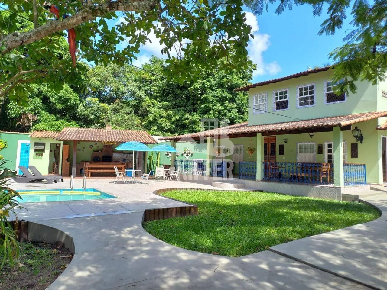 Chácara à Venda com 3 Casas, 5 quartos, Piscina e Área de Lazer, terreno de 1.200,00m² em 