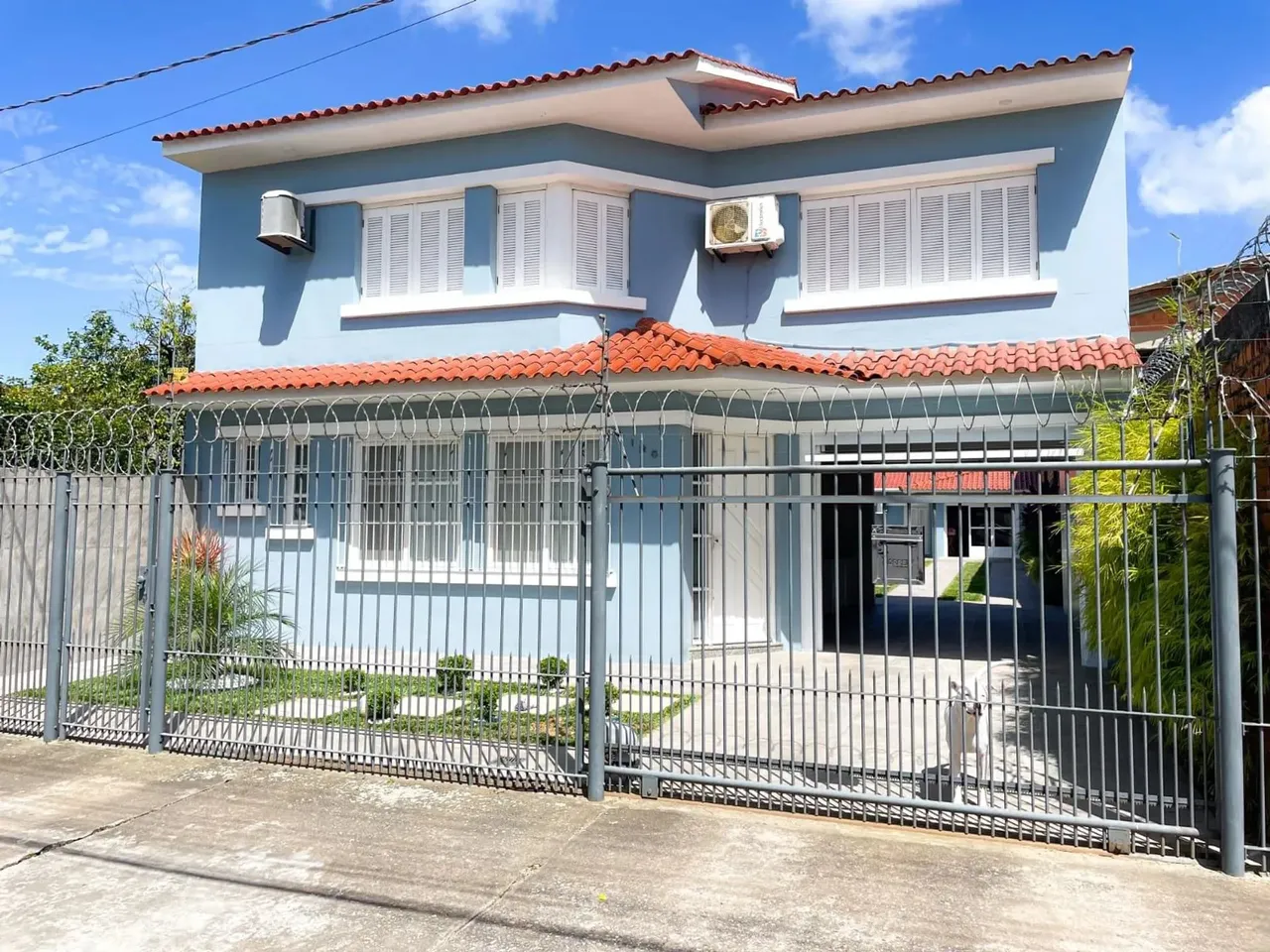 Sobrado à venda no Fragata, Pelotas, RS, 240 m² de área útil, 4 dormitórios, 1 suíte, 3 ba