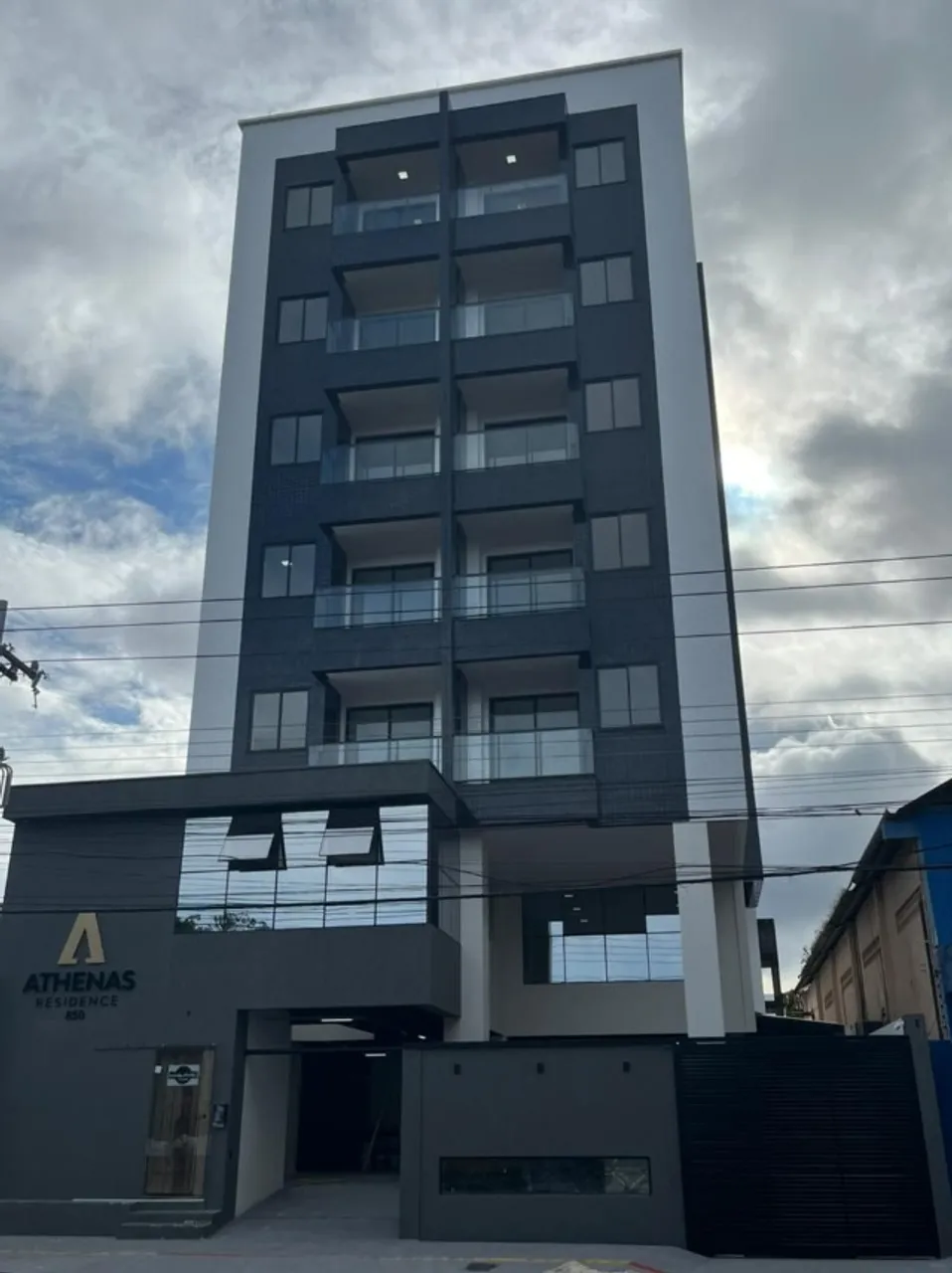 ALUGA-SE APARTAMENTO NO CENTRO