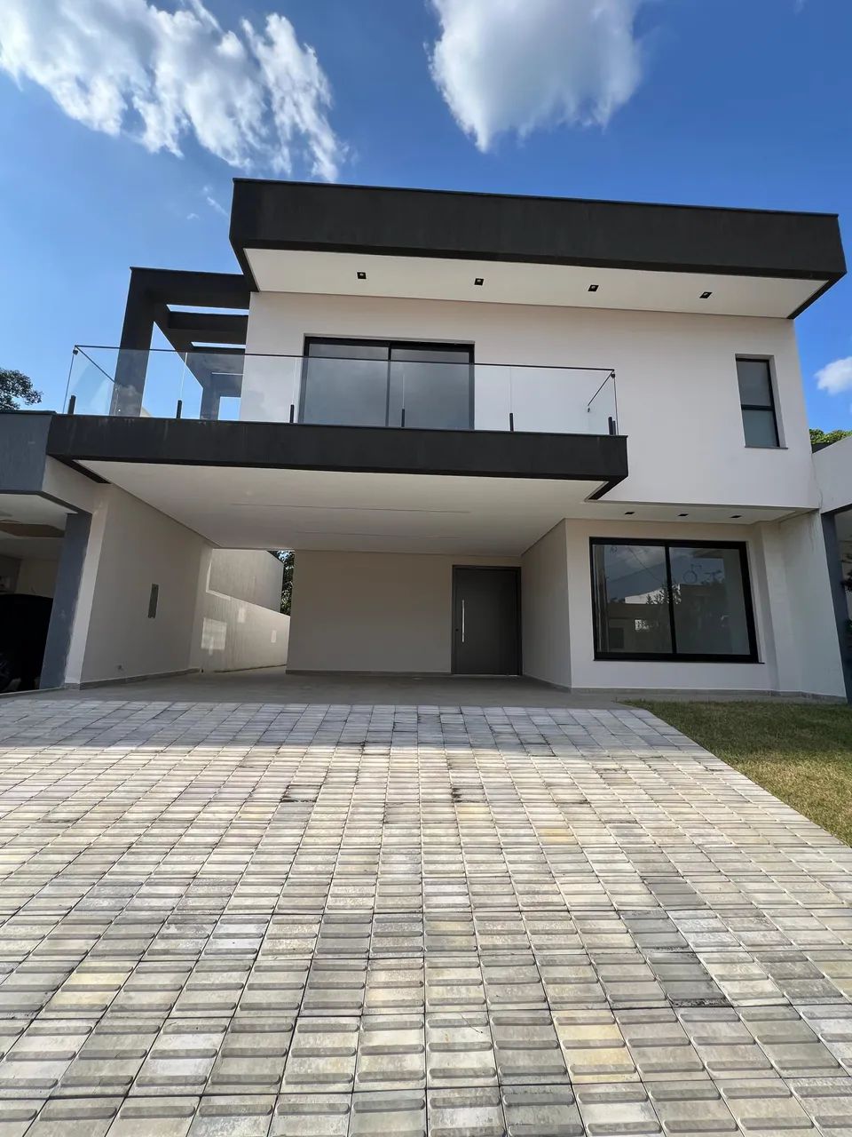Casa Duplex no Morada dos Pássaros 4 Suítes sendo uma Master com Closet/ Piscina com Casca