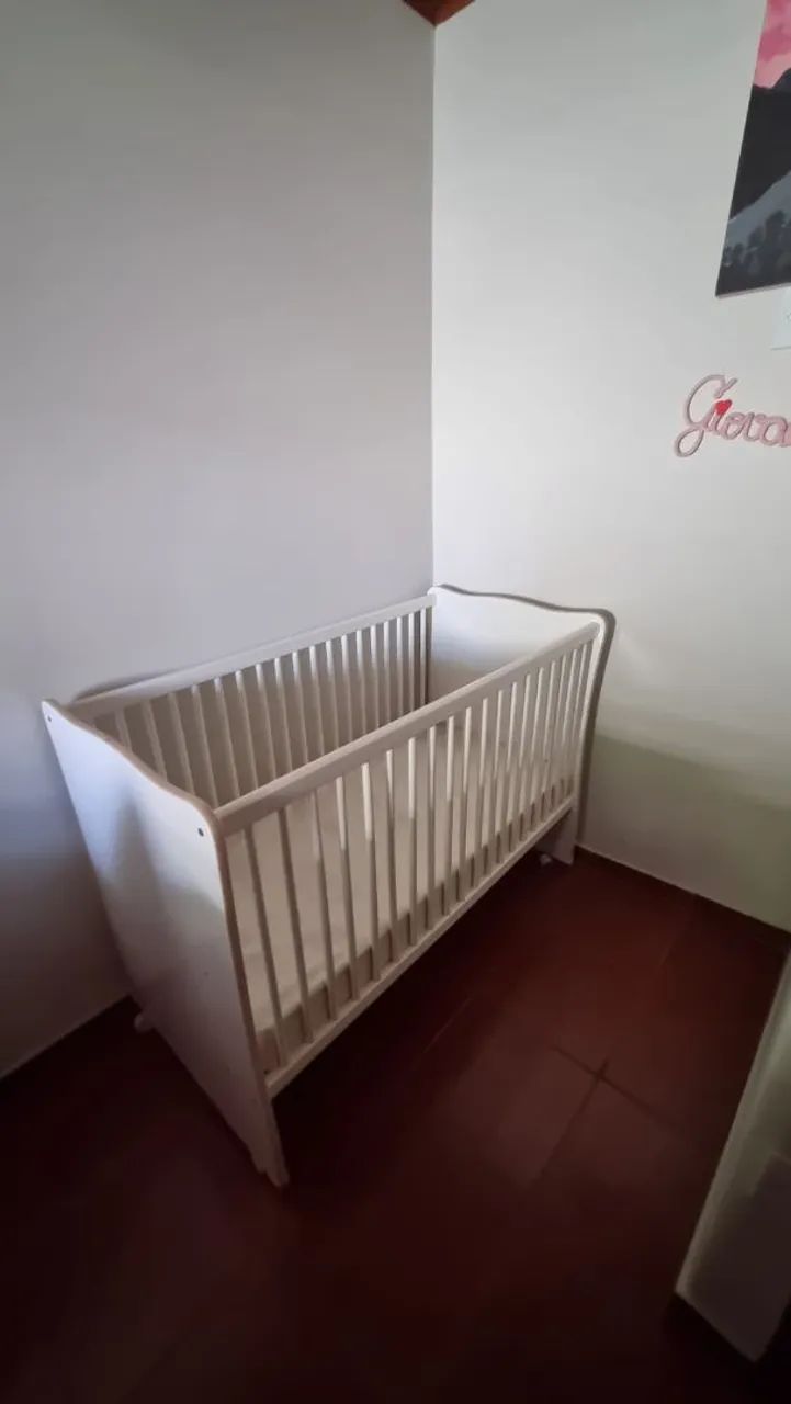 Berço Conservado Detalhe Rosa