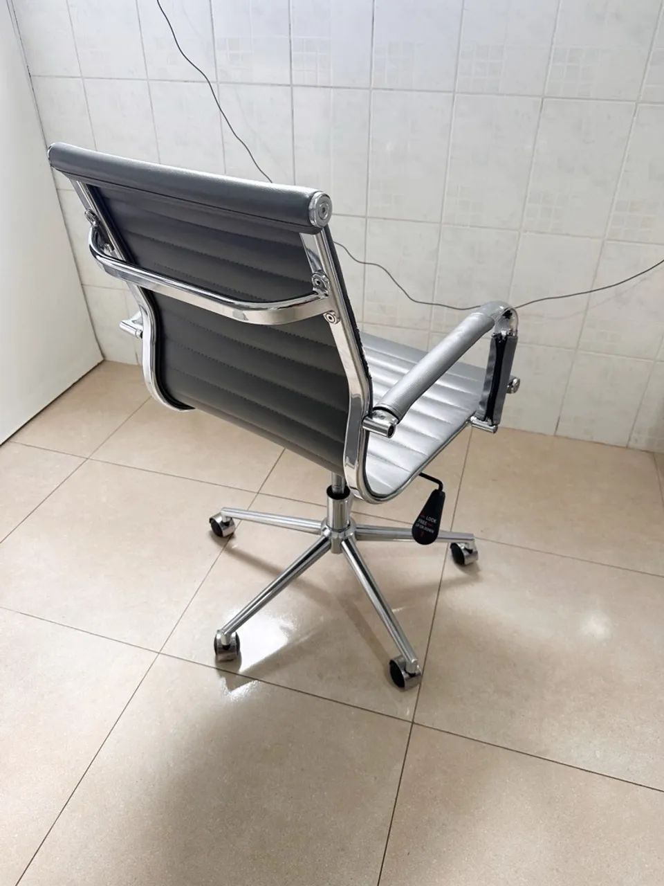 Cadeira de Escritório Giratória com Rodinhas - Foto 2