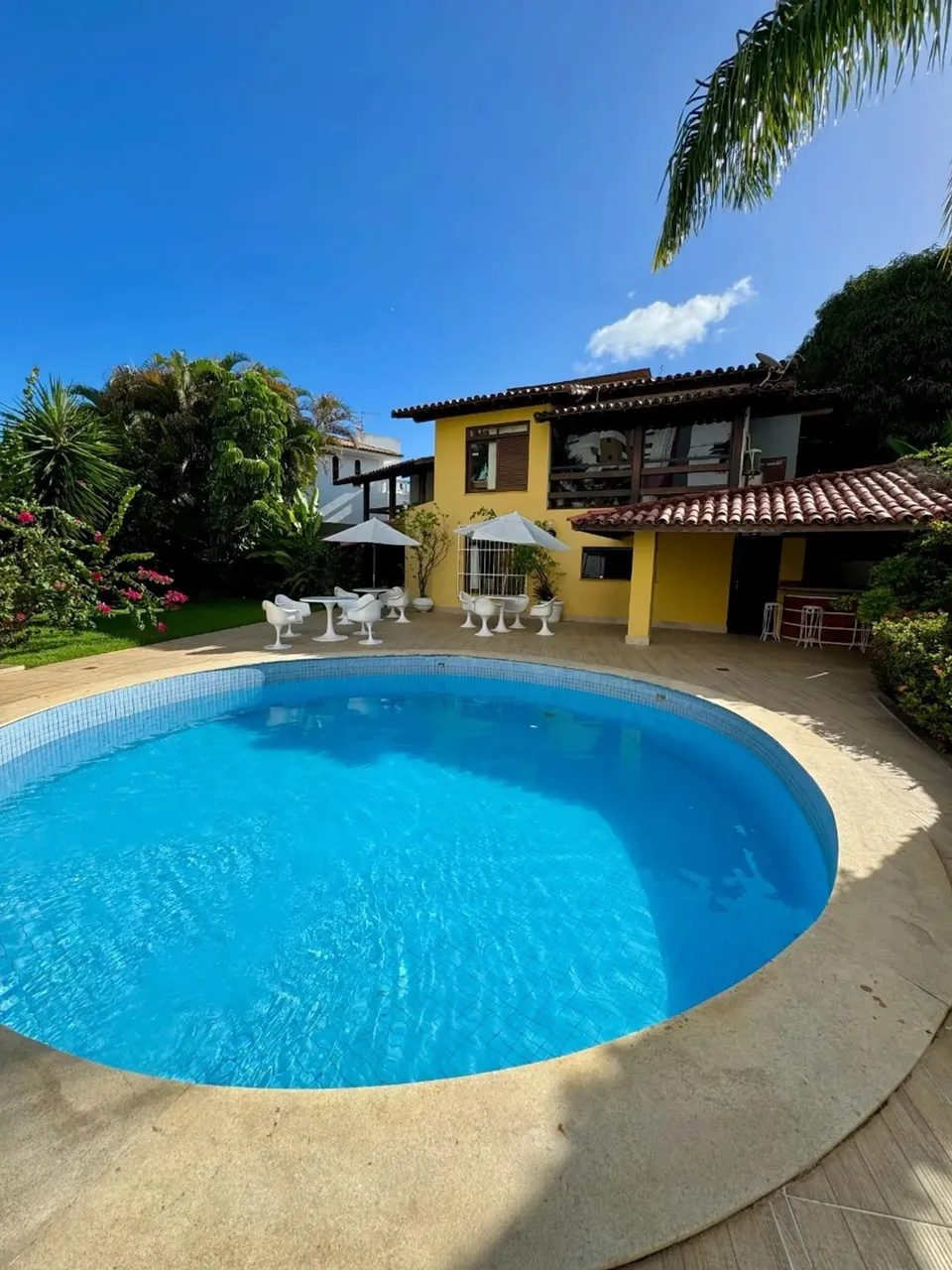 Casa de Luxo 4/4 no Candeal Salvador-BA: Piscina, 2 Pavimentos, 6 Vagas de Garagem, 700m²
