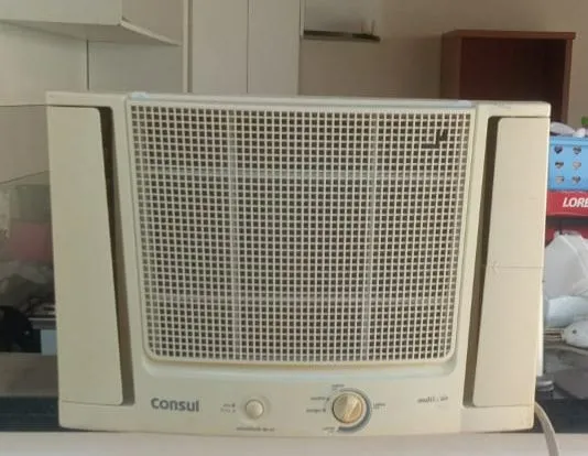 Vendo ar condicionado de janela 10.000 btus 220vts Tudo funcionando e garantia